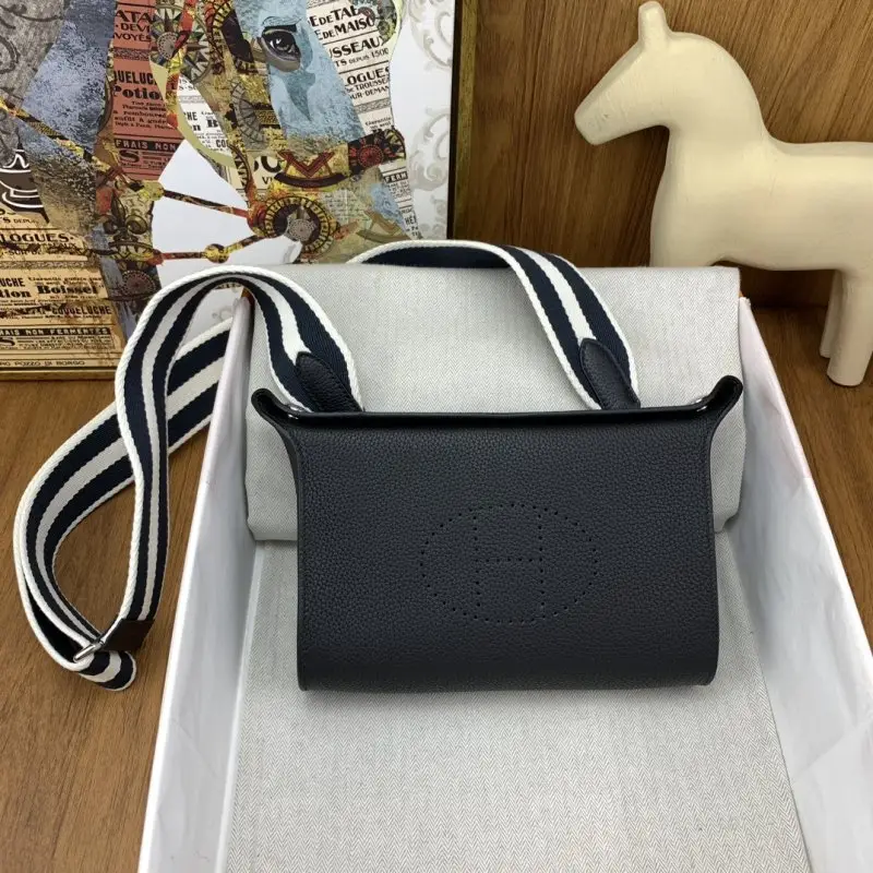 Hermes — Сумка Hermès Videpoches 27 см в коже Togo
