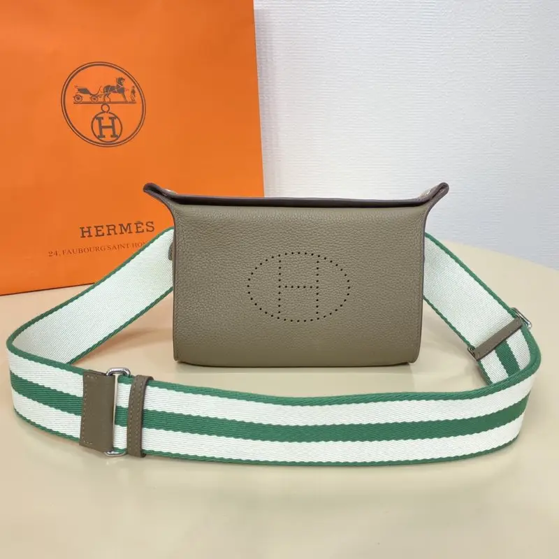 Hermes — Сумка Hermès Videpoches 27 см в коже Togo