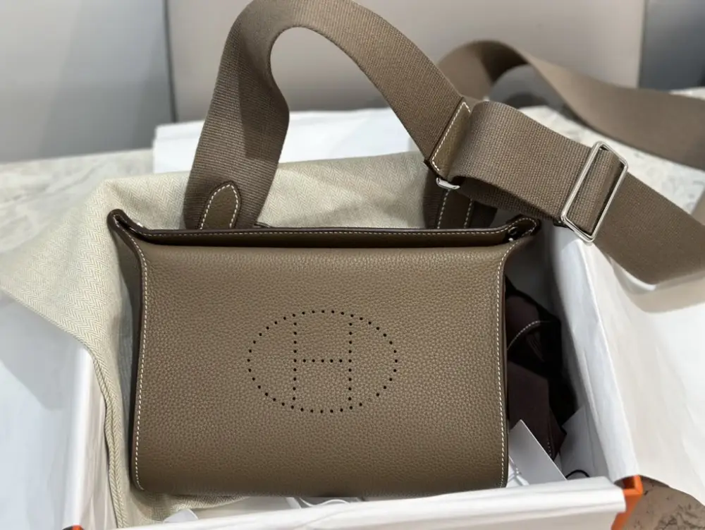 Hermes — Сумка Hermès Videpoches 27 см в коже Togo