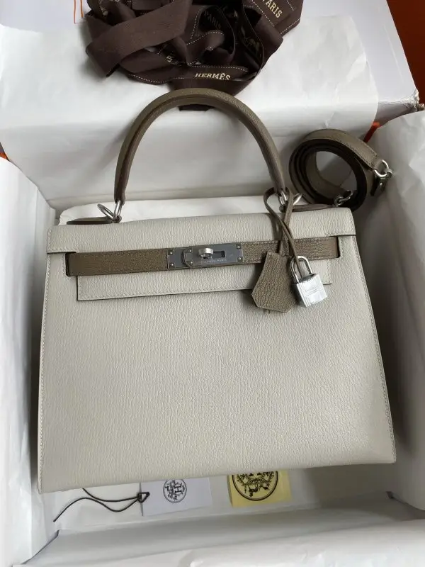 Hermes — A bag Kelly 28 of goat skin
