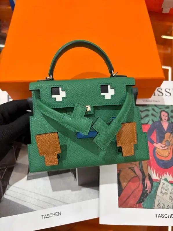 Hermes — A bag Kelly Doll 20 cm at skin Epsom