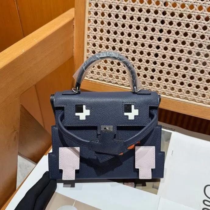 Hermes — A bag Kelly Doll 20 cm at skin Epsom
