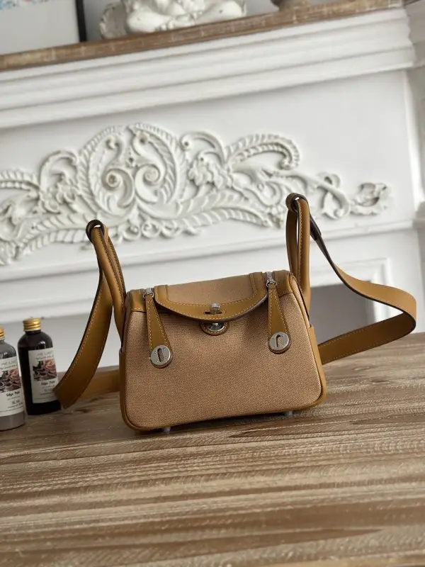 Hermes A bag Lindy 19 cm at skin Swift — Photo 1