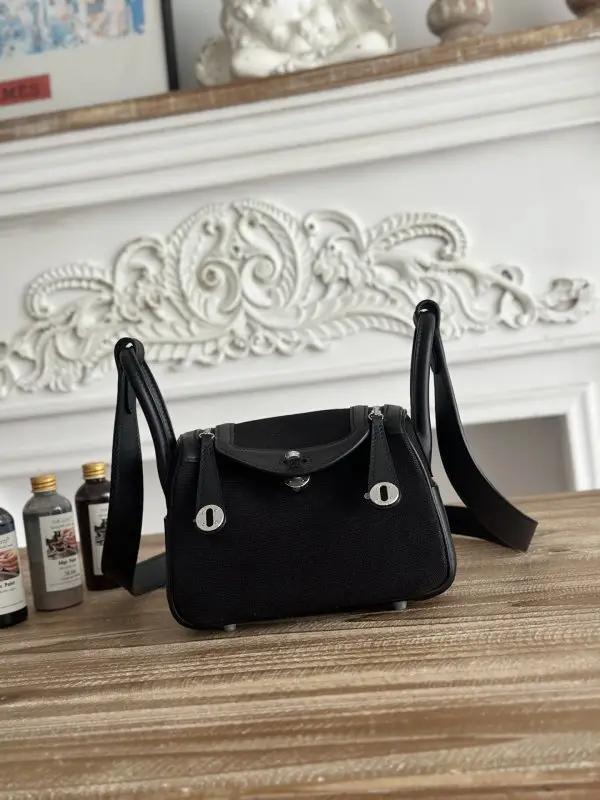 Hermes A bag Lindy 19 cm at skin Swift — Photo 1