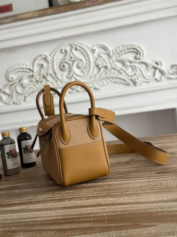 Hermes A bag Lindy 19 cm at skin Swift — Photo 2