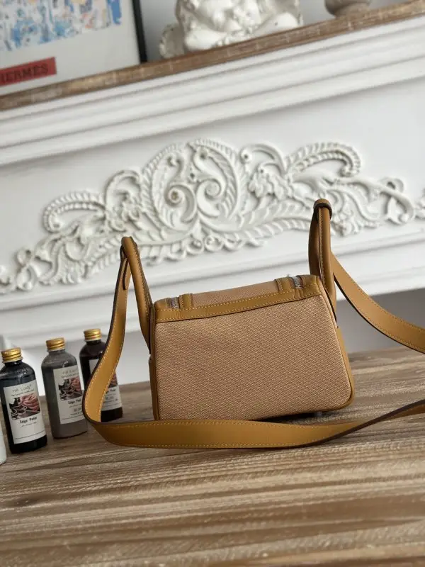 Hermes A bag Lindy 19 cm at skin Swift — Photo 3