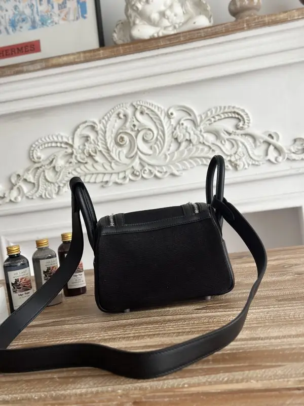 Hermes A bag Lindy 19 cm at skin Swift — Photo 3