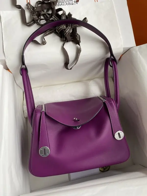 Hermes — Сумка Lindy 26 см з шкіри Swift