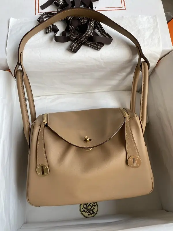Hermes — Сумка Lindy 26 см з шкіри Swift