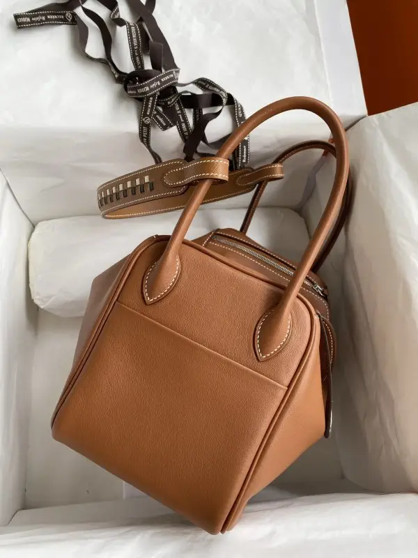 Hermes Сумка Lindy 26 см из кожи Swift — Фото 2