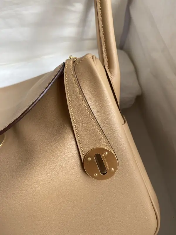 Hermes Сумка Lindy 26 см з шкіри Swift — Фото 3