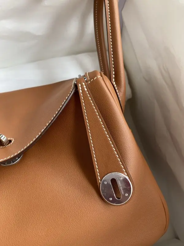 Hermes Сумка Lindy 26 см из кожи Swift — Фото 3