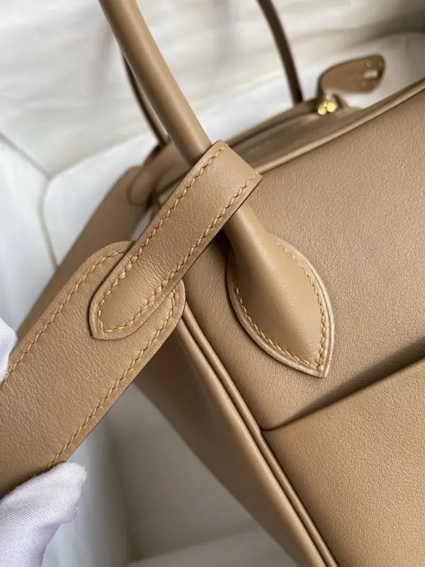 Hermes Сумка Lindy 26 см з шкіри Swift — Фото 4