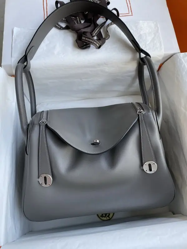 Hermes — Сумка Lindy 30 см из кожи Swift