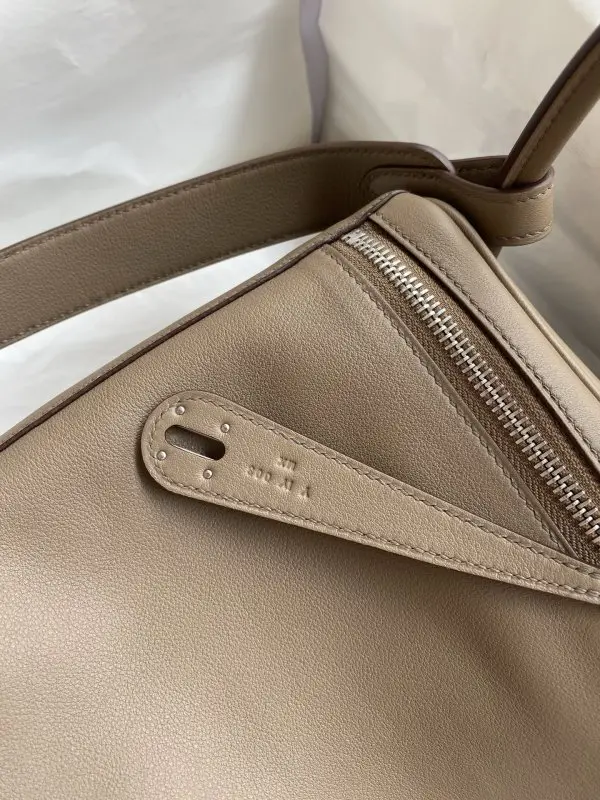 Hermes Сумка Lindy 30 см з шкіри Swift — Фото 5