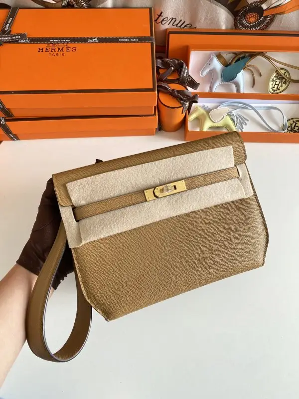 Hermes — Сумка чоловіча Kelly Depeches 25 см в шкірі Epsom