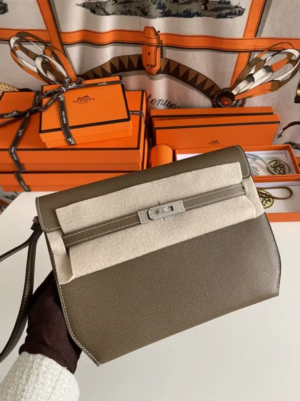 Hermes — Сумка чоловіча Kelly Depeches 25 см в шкірі Epsom