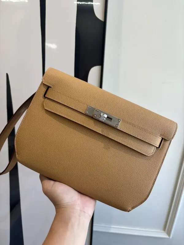 Hermes — Сумка чоловіча Kelly Depeches 25 см в шкірі Epsom