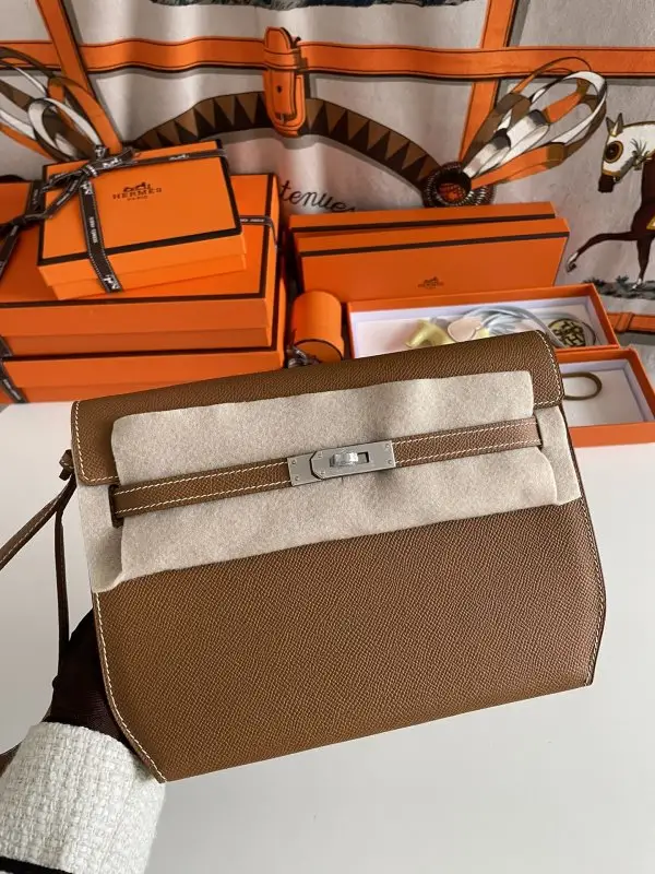 Hermes — Сумка чоловіча Kelly Depeches 25 см в шкірі Epsom