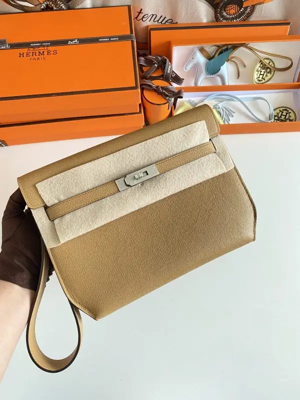 Hermes — Сумка чоловіча Kelly Depeches 25 см в шкірі Epsom