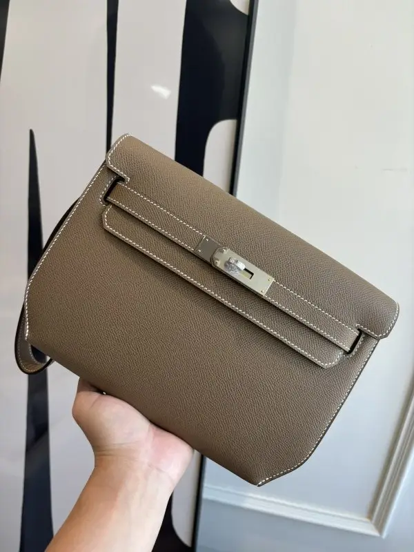 Hermes — A bag men's Kelly Depeches 25 cm at skin Epsom