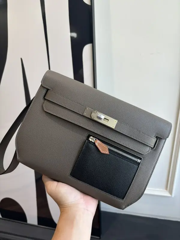 Hermes — Сумка чоловіча Kelly Depeches 25 см в шкірі Evercolor