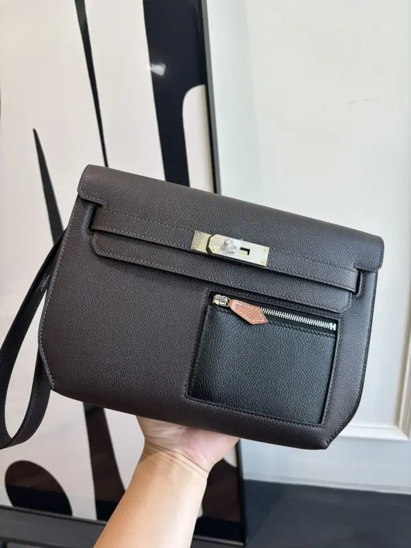 Hermes — Сумка чоловіча Kelly Depeches 25 см в шкірі Evercolor