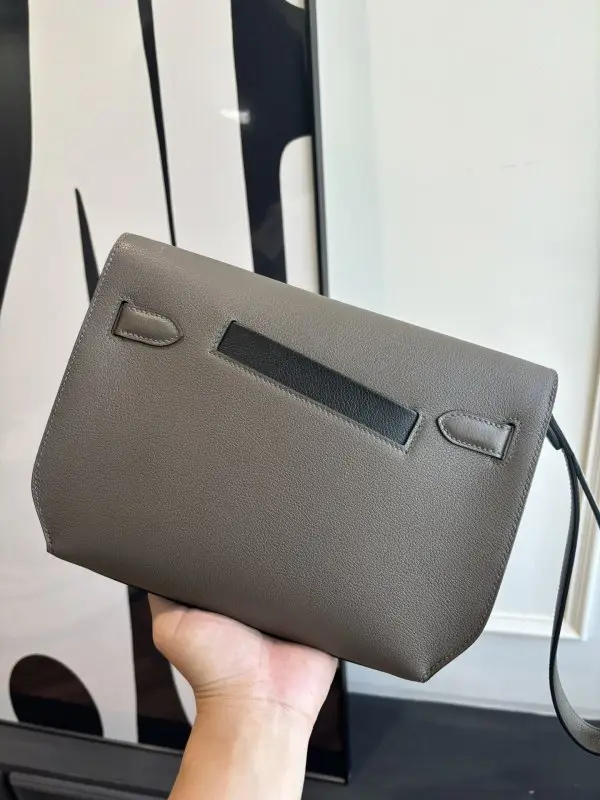 Hermes A bag men's Kelly Depeches 25 cm at skin Evercolor — Photo 3