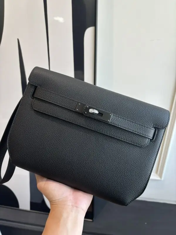 Hermes — Сумка чоловіча Kelly Depeches 25 см в шкірі Togo