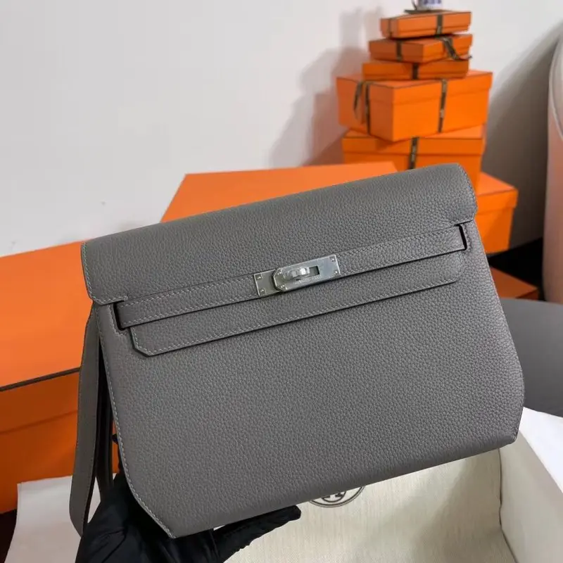 Hermes — Сумка чоловіча Kelly Depeches 25 см в шкірі Togo