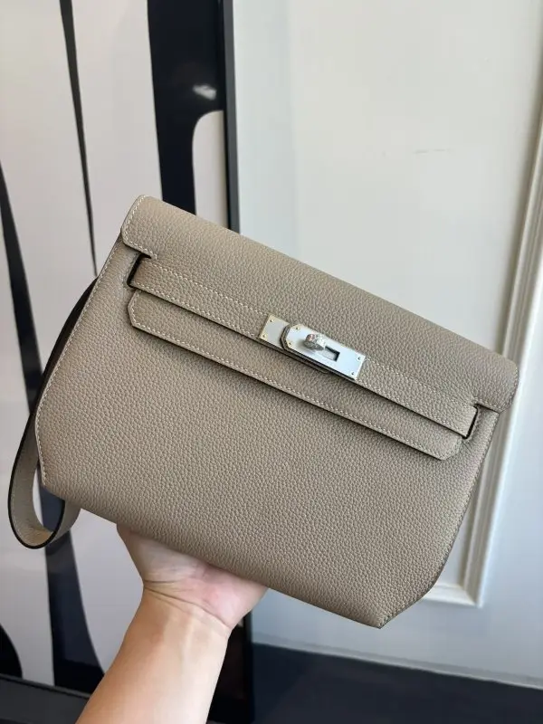 Hermes — Сумка чоловіча Kelly Depeches 25 см в шкірі Togo