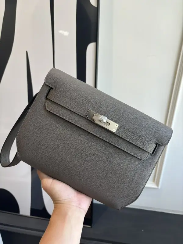 Hermes — Сумка чоловіча Kelly Depeches 25 см в шкірі Togo