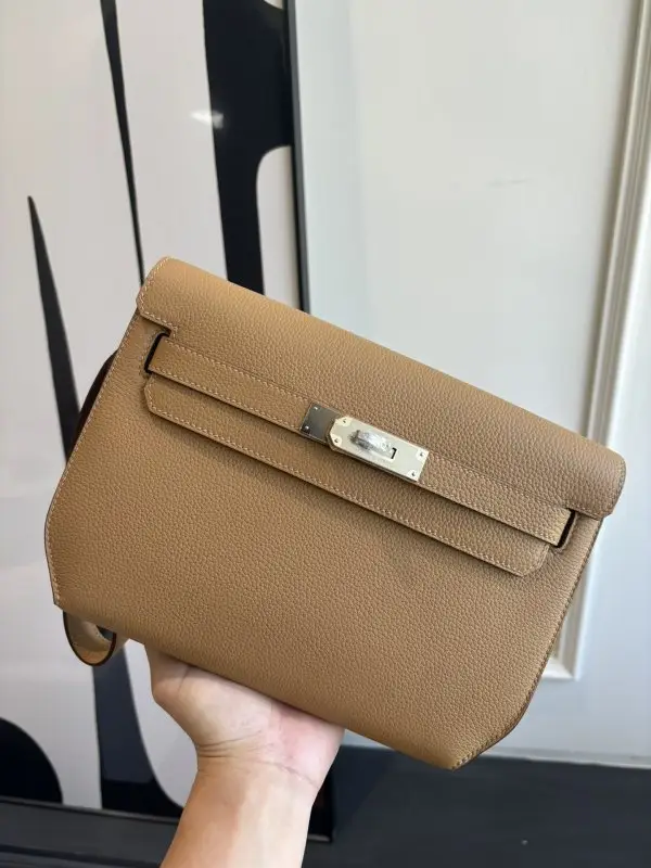 Hermes — Сумка чоловіча Kelly Depeches 25 см в шкірі Togo