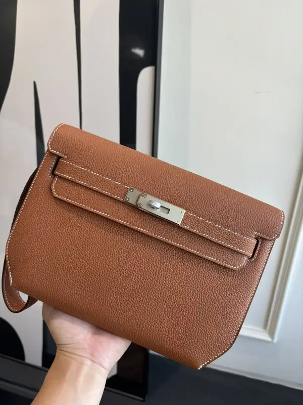 Hermes — Сумка чоловіча Kelly Depeches 25 см в шкірі Togo