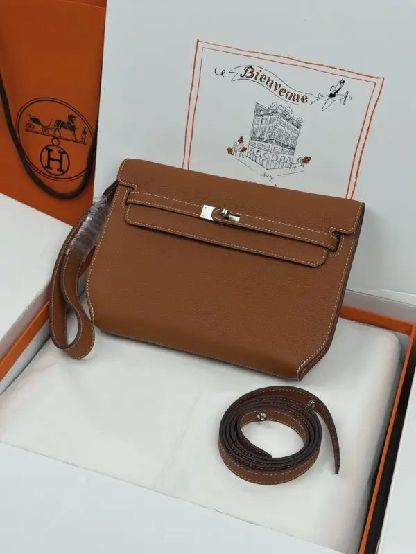 Hermes — A bag men's Kelly Depeches 25 cm at skin Togo