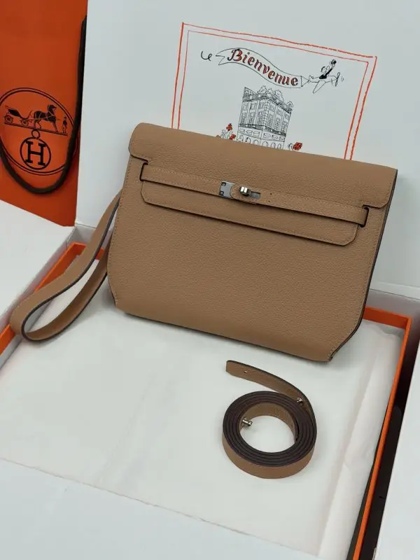 Hermes — A bag men's Kelly Depeches 25 cm at skin Togo