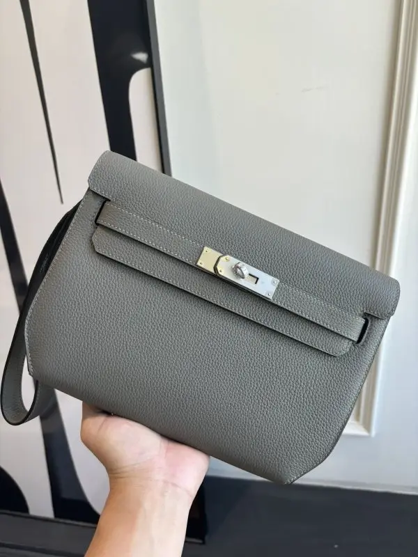 Hermes — A bag men's Kelly Depeches 25 cm at skin Togo