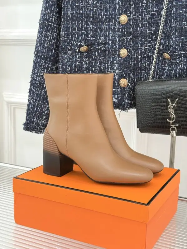 Hermes — Ботильоны на массивном каблуке