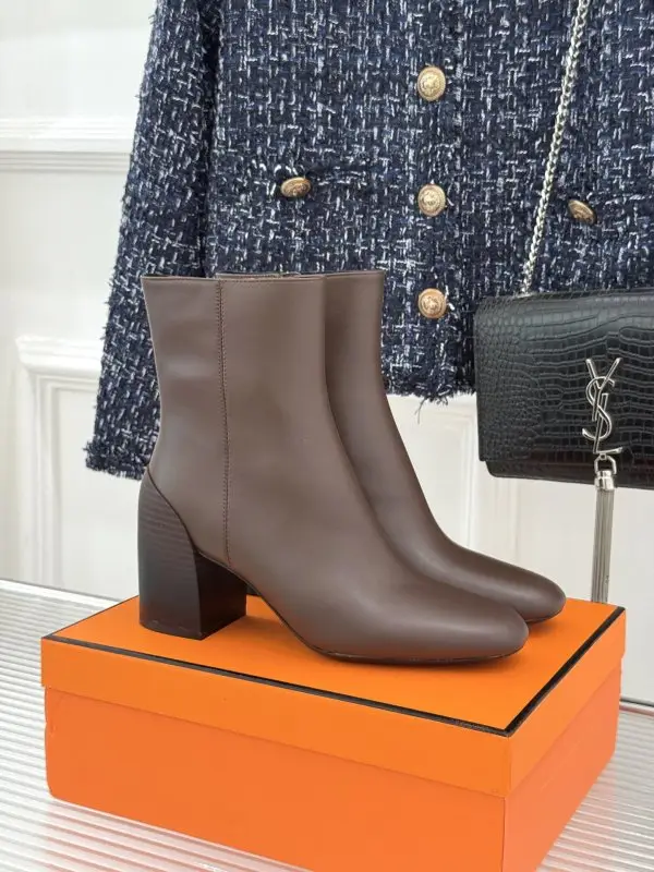 Hermes — Ботильоны на массивном каблуке