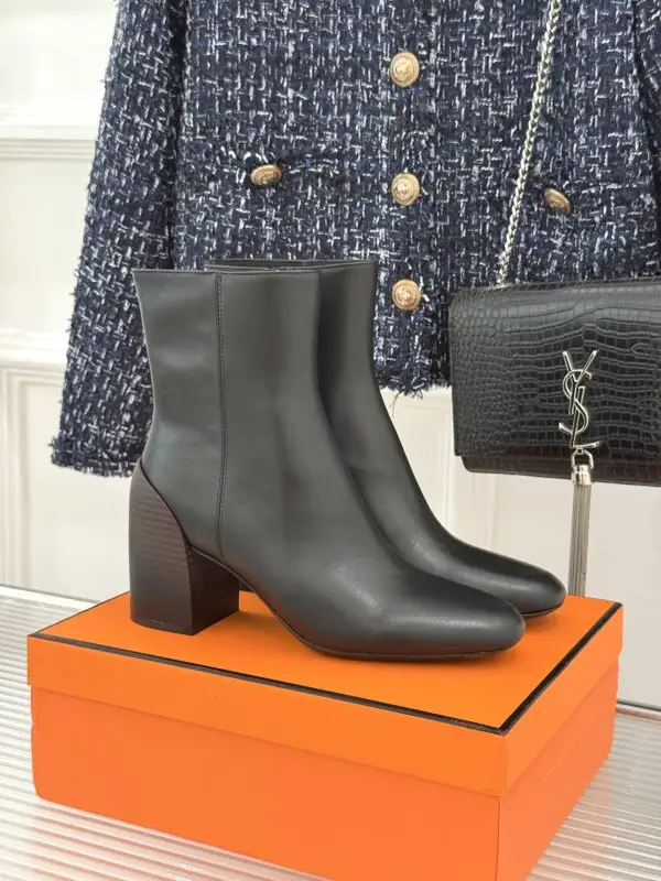 Hermes — Ботильоны на массивном каблуке