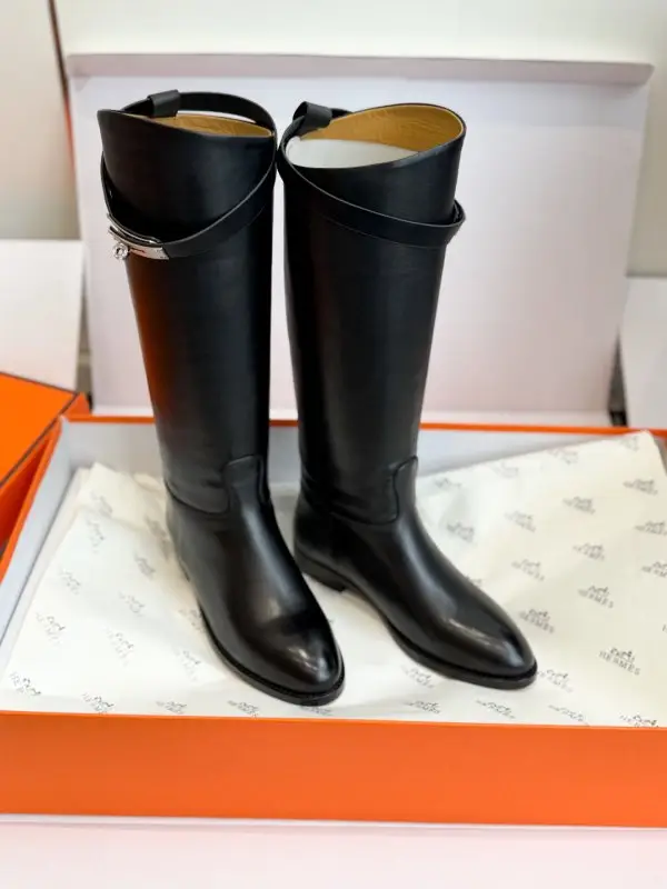 Hermes — Классические высокие сапоги с пряжкой Kelly