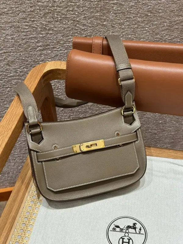 Hermes — Сумочка Jypsiere 22 см из кожи Swift