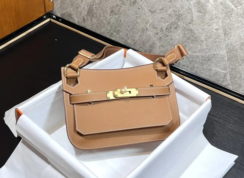 Hermes — Handbag Jypsiere 22 cm of skin Swift