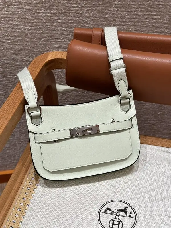 Hermes — Handbag Jypsiere 22 cm of skin Swift