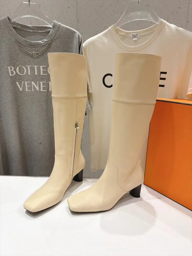 Hermes High boots on heel higher knee — Photo 4