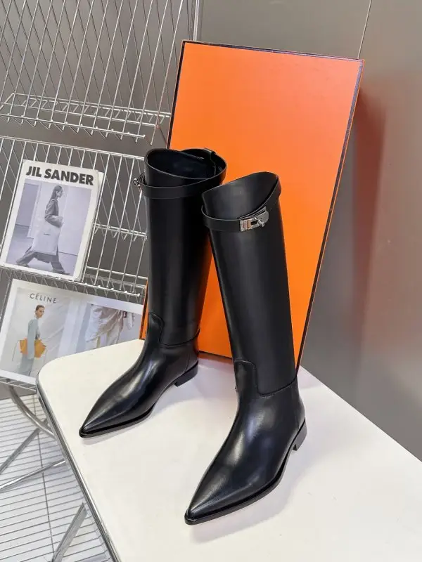 Hermes — Високі жіночі чоботи з гострим носком