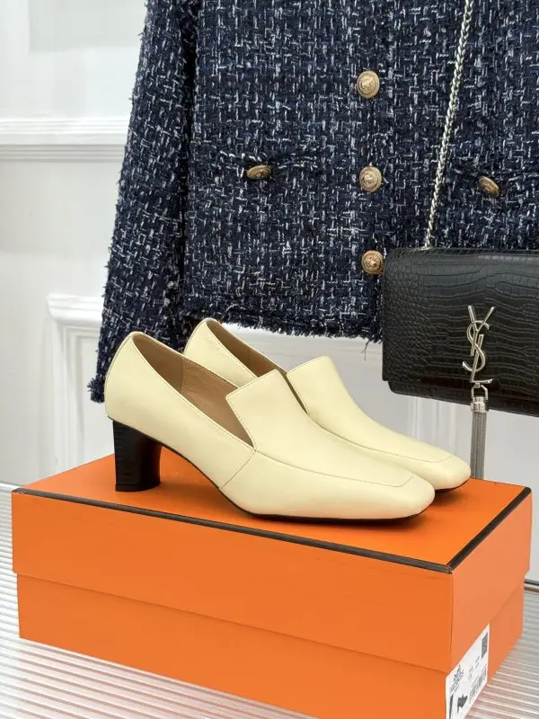 Hermes — Шкіряні туфлі на масивному підборах з квадратним носком