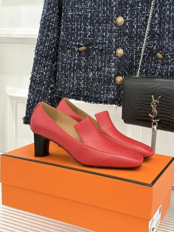 Hermes — Шкіряні туфлі на масивному підборах з квадратним носком
