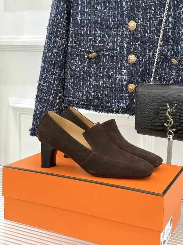 Hermes — Шкіряні туфлі на масивному підборах з квадратним носком