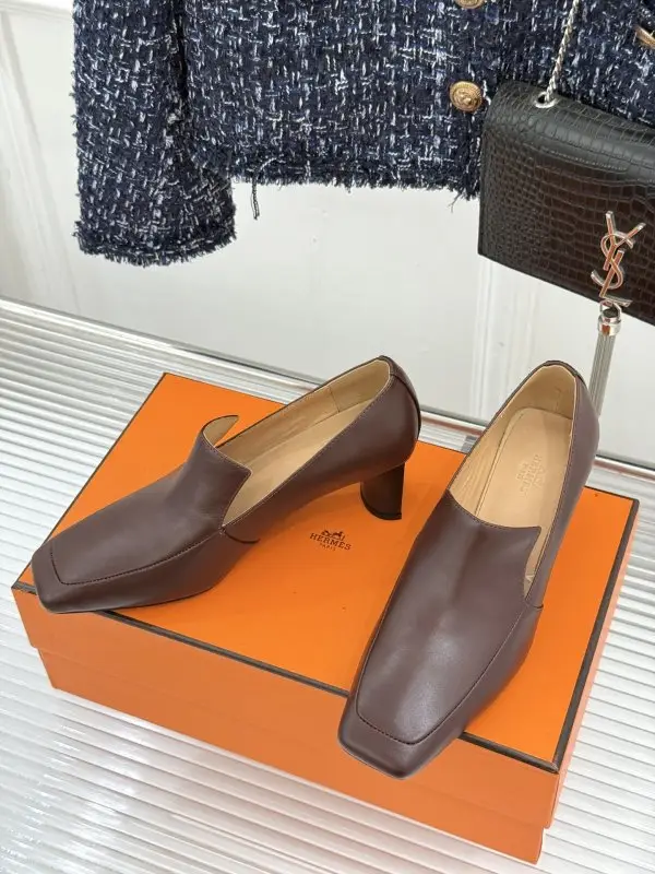 Hermes Шкіряні туфлі на масивному підборах з квадратним носком — Фото 2